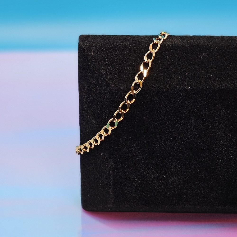 14k Gold double curb flat link bracelet like new, 7 inches unisex